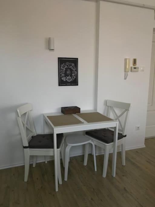 Hangulatos Tarsashazi Apartman Pecs Belvarosaban Luaran gambar