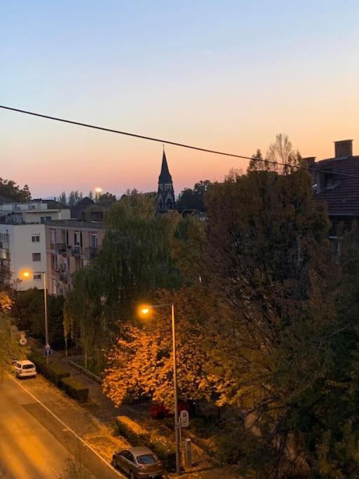 Hangulatos Tarsashazi Apartman Pecs Belvarosaban Luaran gambar