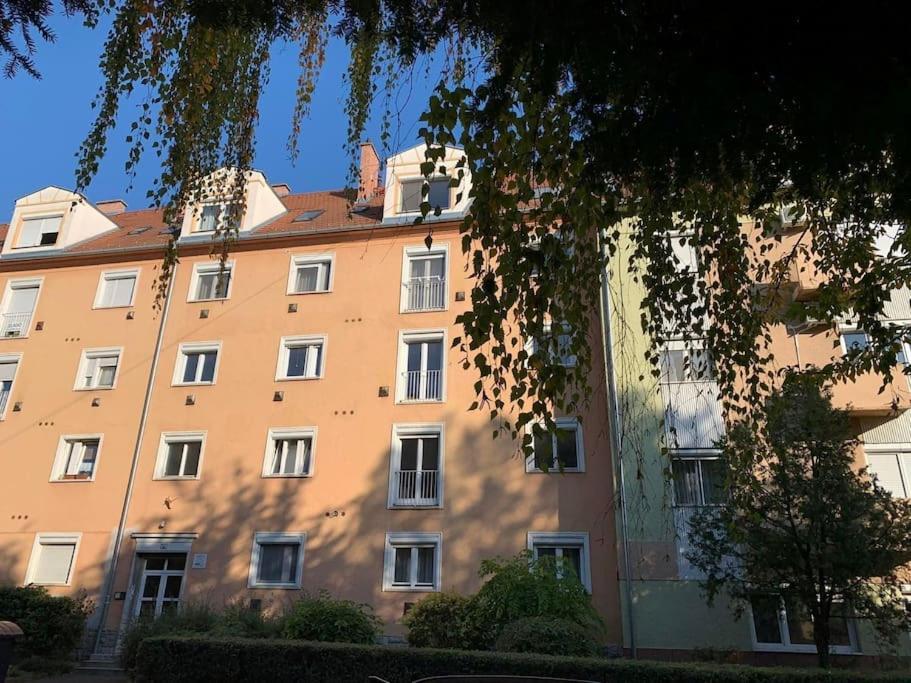 Hangulatos Tarsashazi Apartman Pecs Belvarosaban Luaran gambar